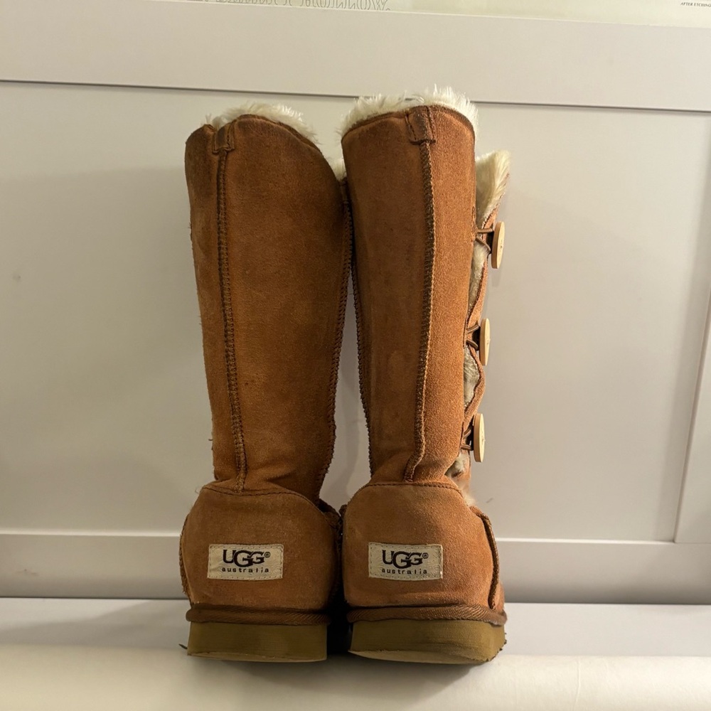 UGG Bailey Button Triplet II Boot. - Picture 6 of 13
